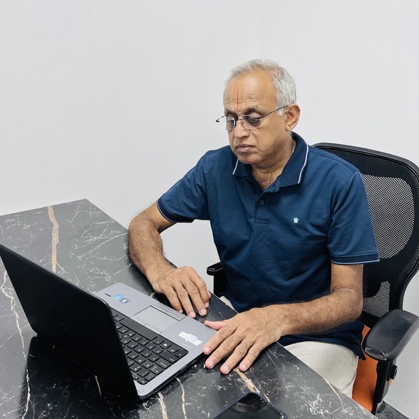 Portrait of Dr. Krishnaswamy Srinivasan, Chief Executive Officer at Vectro Consulting